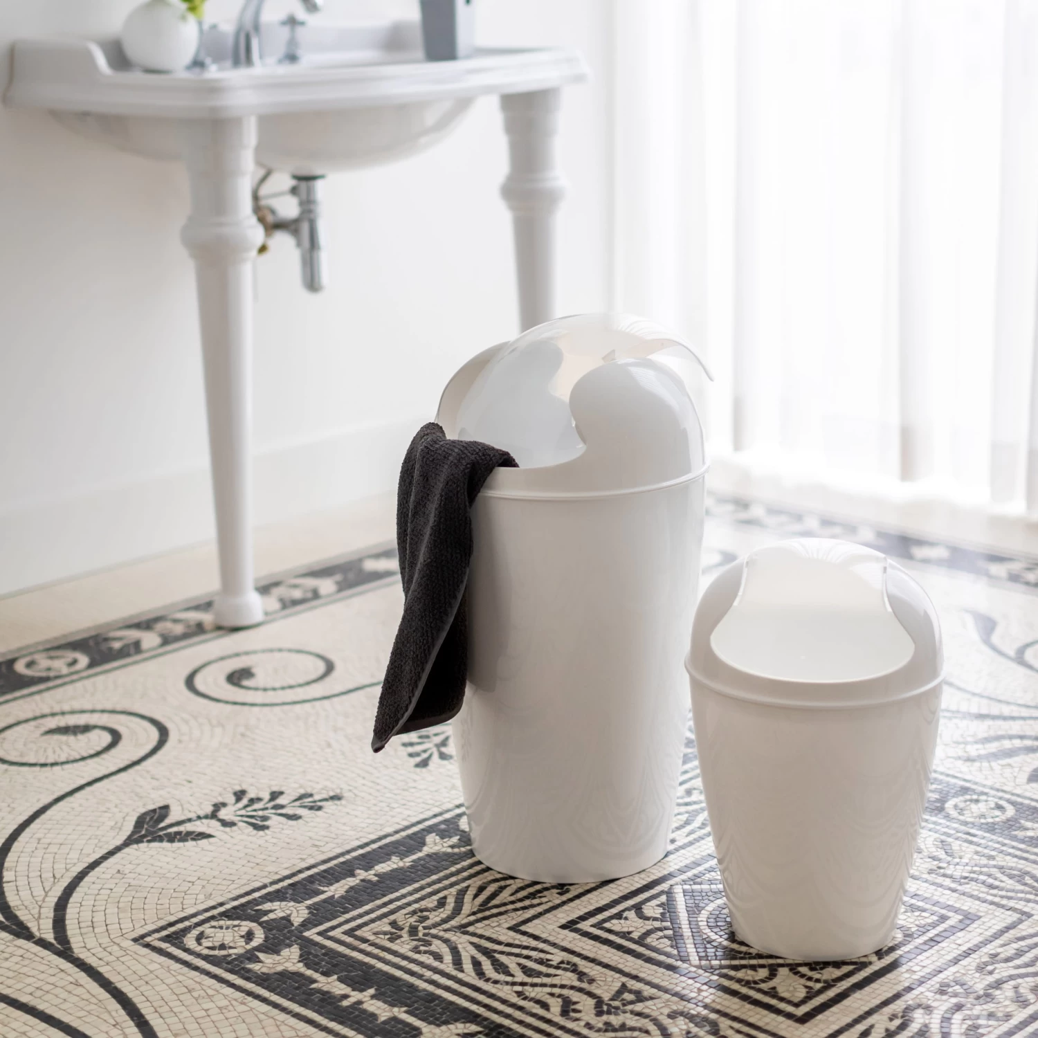 Koziol DEL M - Schwingdeckeleimer 12l In Cosmos Black – Bild 2