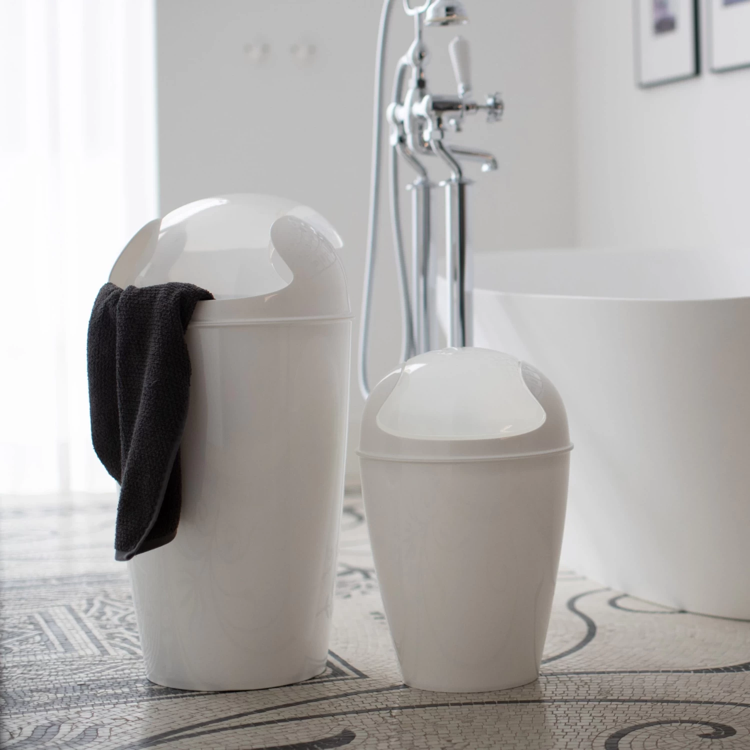 Koziol DEL M - Schwingdeckeleimer 12l In Cosmos Black – Bild 6