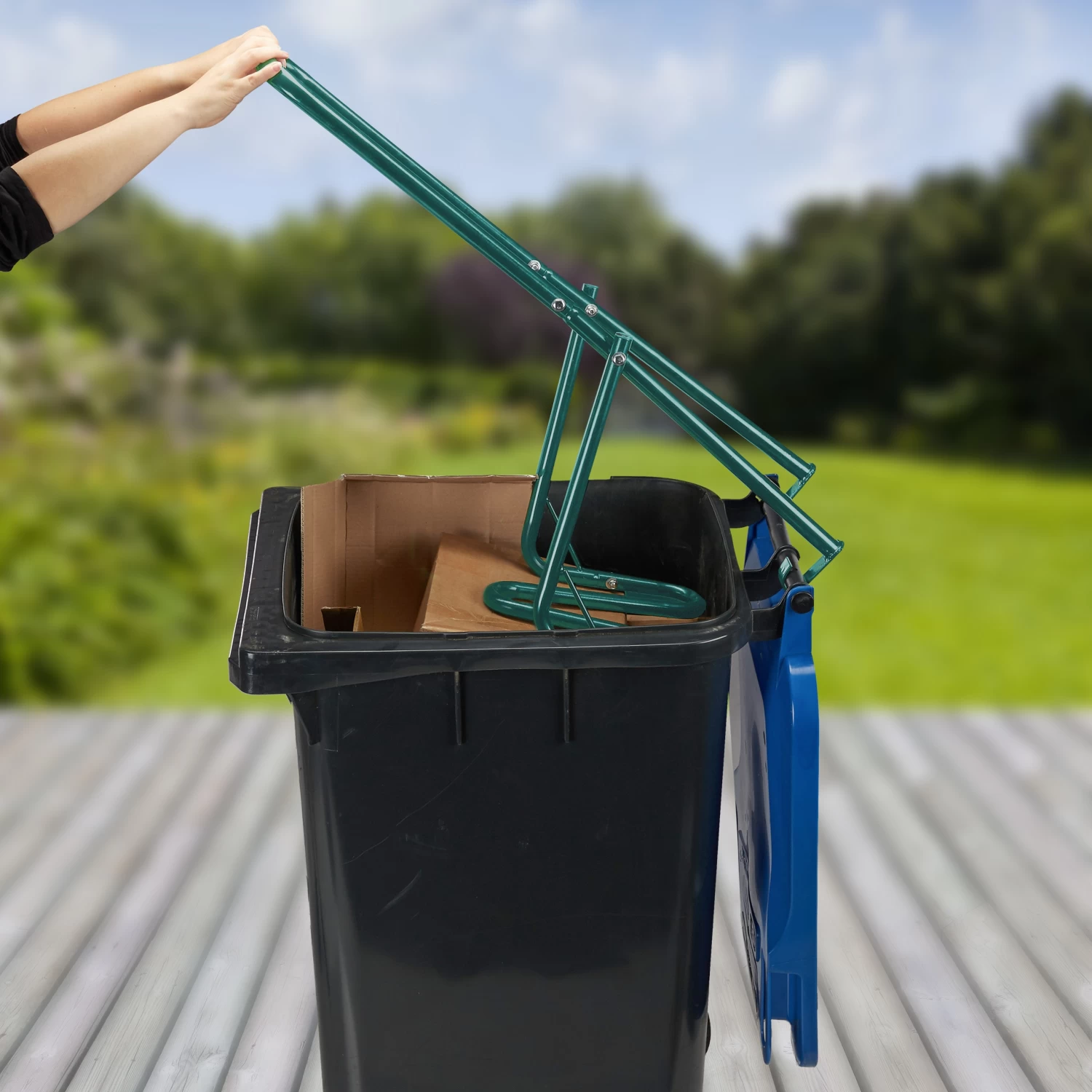 Müllpresse Für Die Mülltonne In Grün – Bild 3